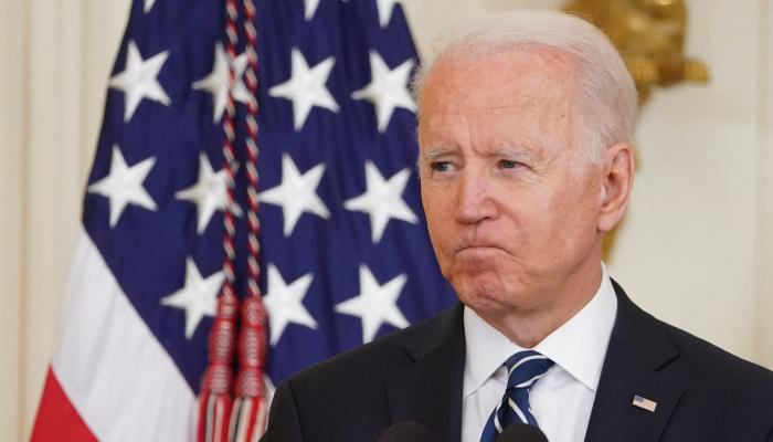 155-034327-picture-week-biden-kneeling-front-israeli-official_700x400